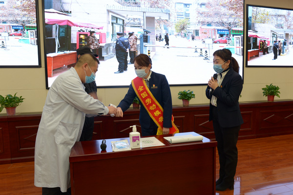 朱艳.jpg 朱艳.jpg